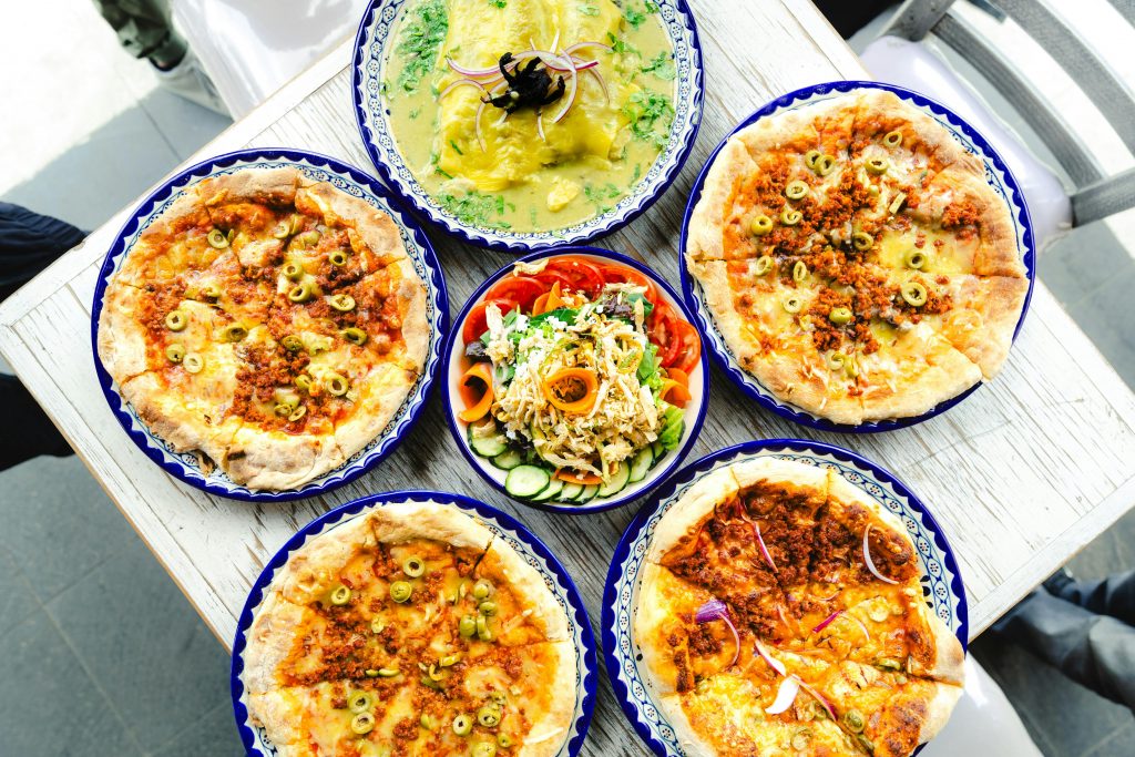 L’image actuelle n’a pas de texte alternatif. Le nom du fichier est : Differentes-assiettes--scaled.jpg